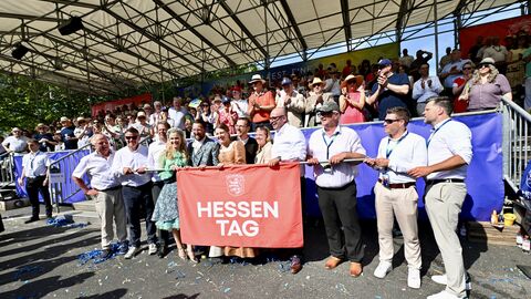 Fahnenübergabe an die nächste Hessentagsstadt